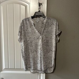 Carolina Belle Gray and White Cuffed Sleeve Blouse